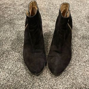 Womens Adrienne Vittadini suede booties